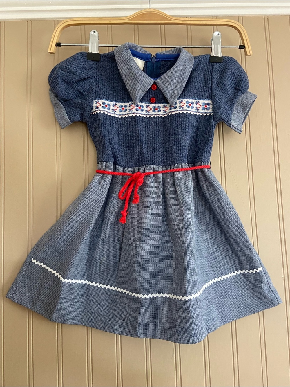 Vintage 70s/80s Textured Chambray Blue Red and White Collared Dress Child Size 3
